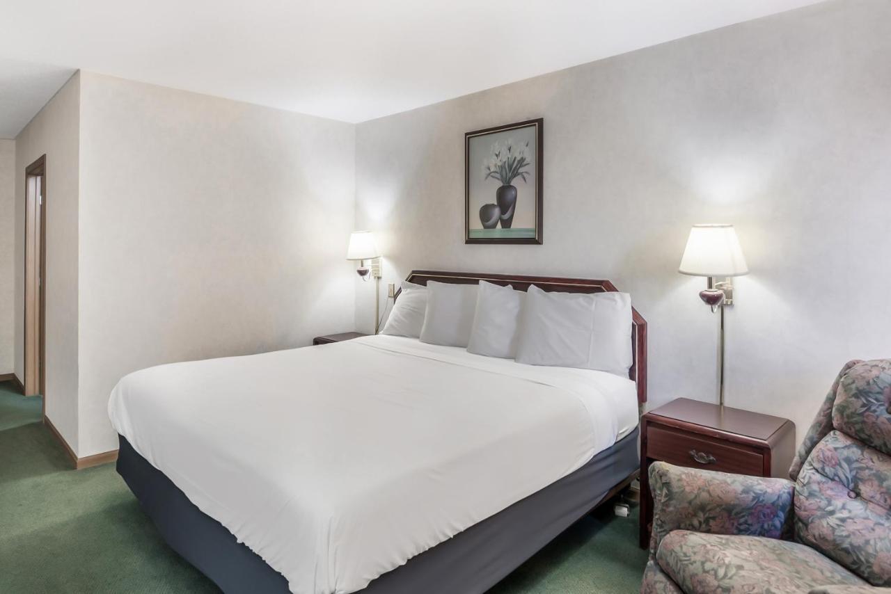 Americas Best Value Inn-Wenona Экстерьер фото