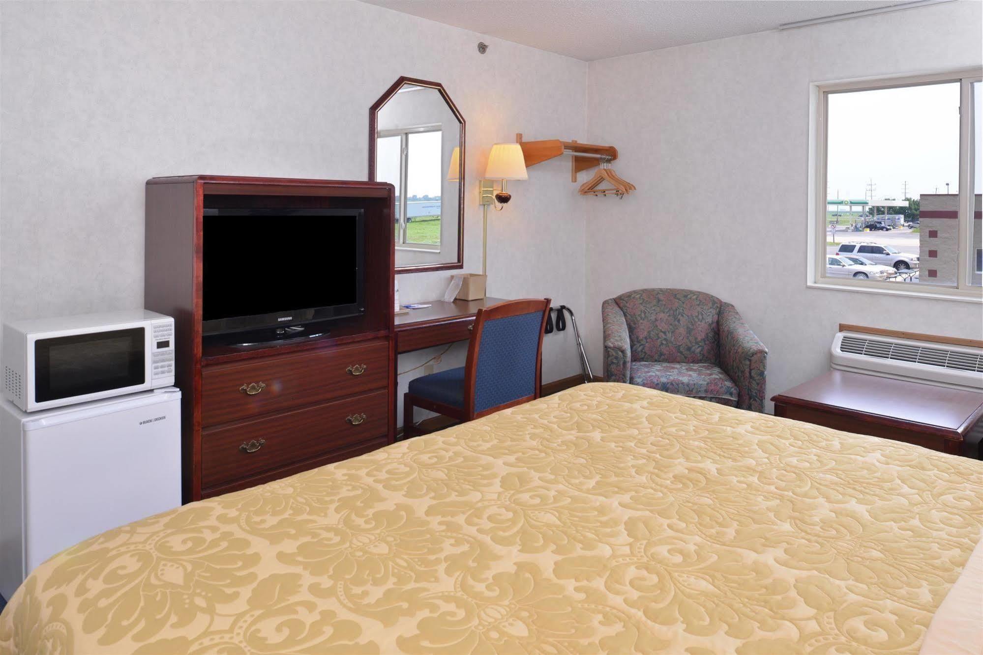 Americas Best Value Inn-Wenona Экстерьер фото